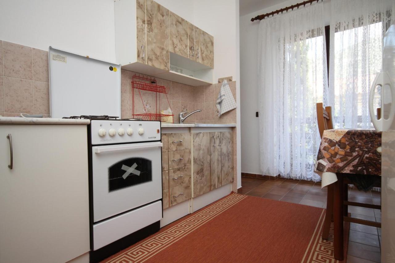 Apartments And Rooms By The Sea Starigrad, Paklenica - 6591 Екстериор снимка