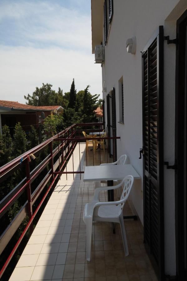 Apartments And Rooms By The Sea Starigrad, Paklenica - 6591 Екстериор снимка