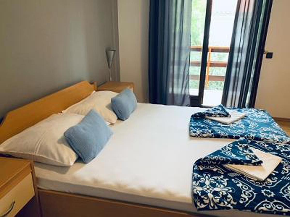 Apartments And Rooms By The Sea Starigrad, Paklenica - 6591 Екстериор снимка