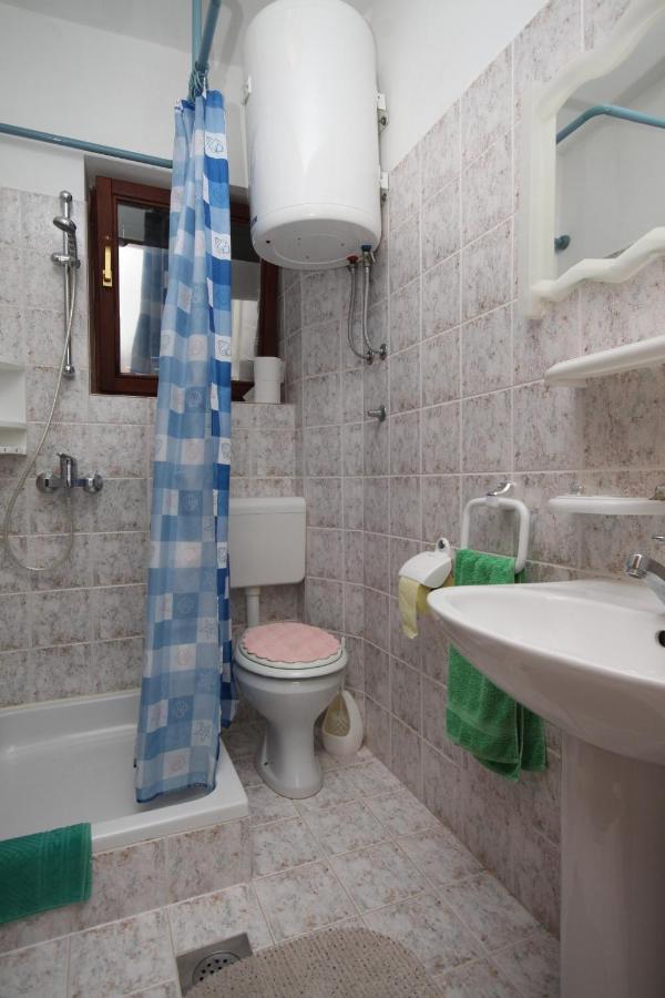 Apartments And Rooms By The Sea Starigrad, Paklenica - 6591 Екстериор снимка