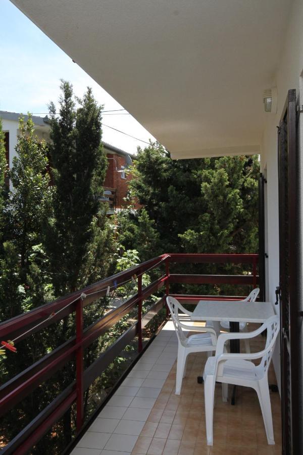 Apartments And Rooms By The Sea Starigrad, Paklenica - 6591 Екстериор снимка