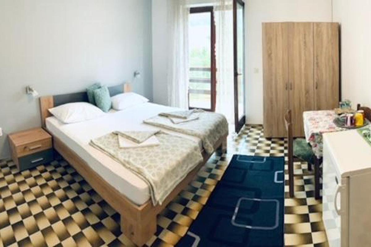 Apartments And Rooms By The Sea Starigrad, Paklenica - 6591 Екстериор снимка