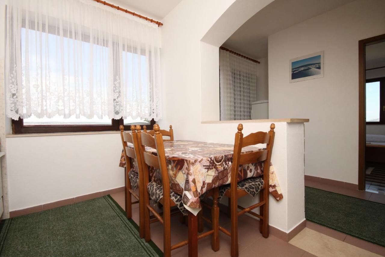 Apartments And Rooms By The Sea Starigrad, Paklenica - 6591 Екстериор снимка